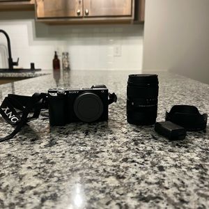 Sony Alpha a6400 Mirrorless Camera, Sigma 18-50mm F2.8 DC DN Contemporary Lens